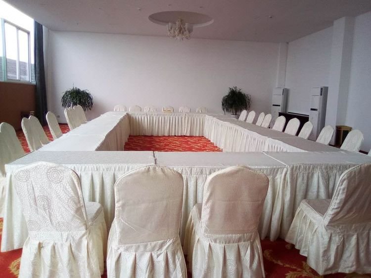 Xue Shan Hotelmeeting room