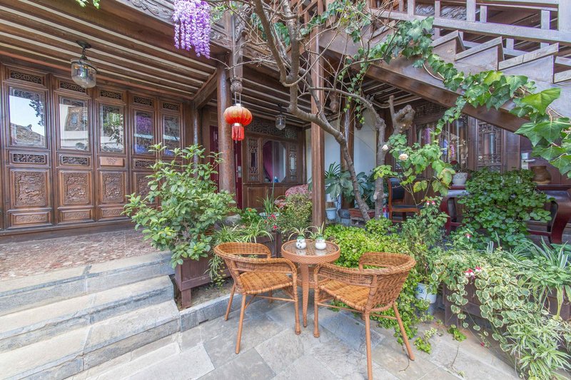 Lijiang Zhongyi Boutique Inn Over view