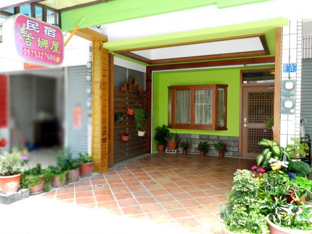 Ginas House 酒店外观