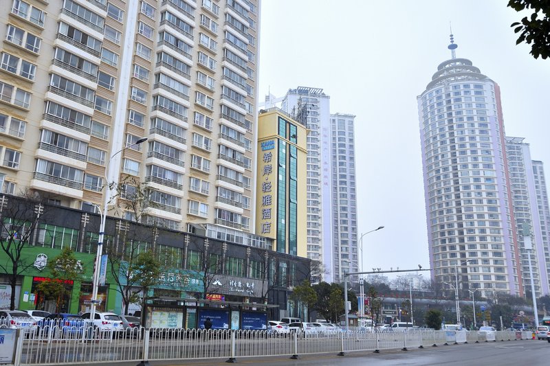 Xana Lite Hotel (Kunming Linyuqiao Metro Station Yaolong Kangcheng) Over view