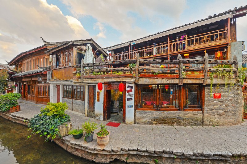 Lijiang Lost in Venice Inn Over view