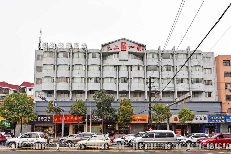 Cloud on the four seasons kunming, dongfeng east road shop Over view