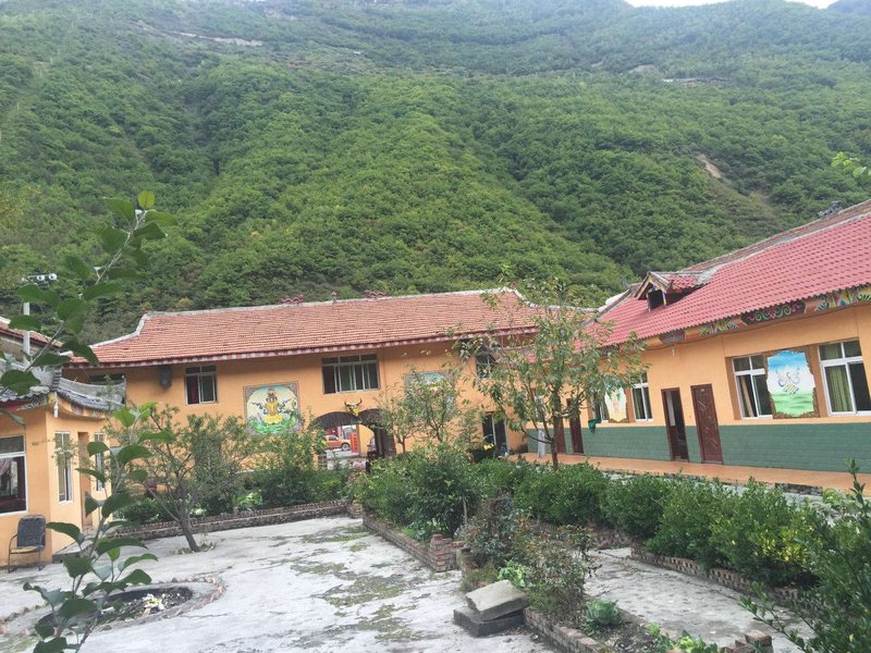 hei shui xian lao bing shang wu jiu dian Over view