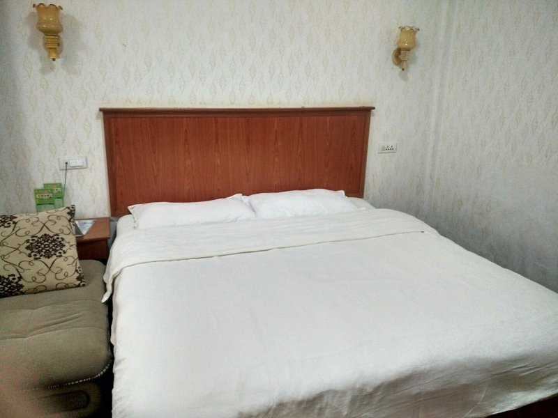 XinGangWan HOTEL Guest Room