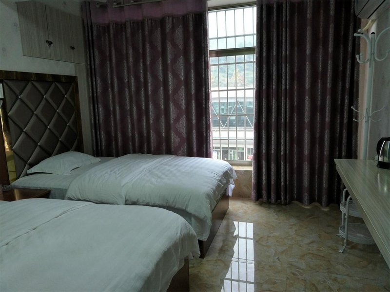 Grove hotel Guest Room