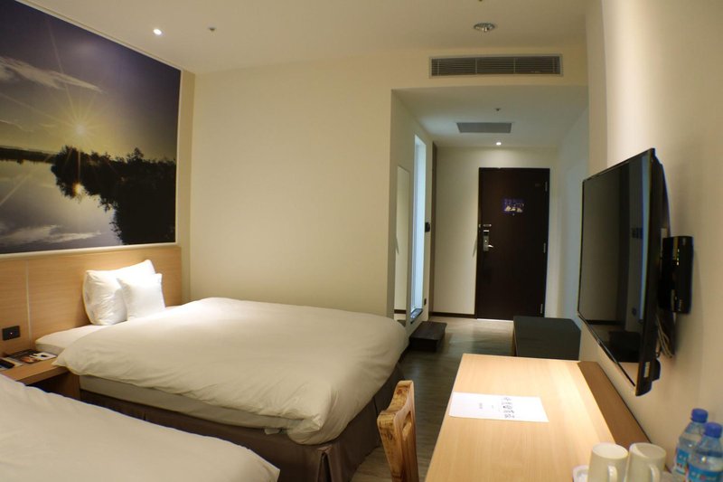 Chii Lih Hotel Guest Room