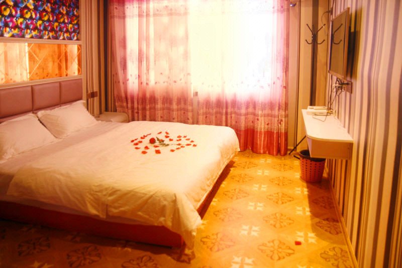 Micro Love Couple Hotel Guest Room