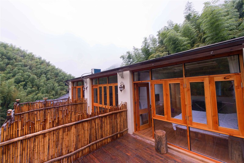 reading bamboo house Over view