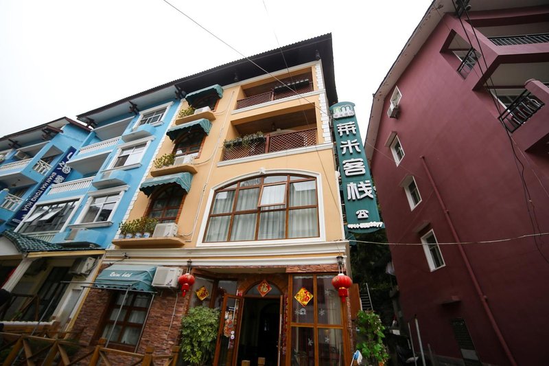 Raimi Hotel Over view