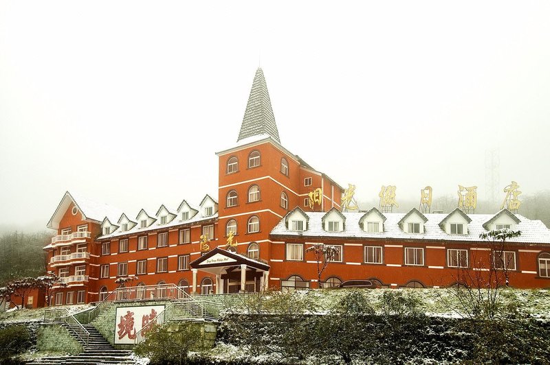 Sunshine Holiday Hotel Over view