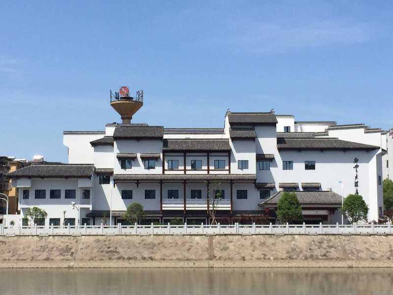 Baiyun Hotel Xinchang Over view