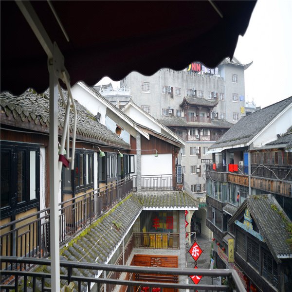 Mr.F Sleeping Bar Over view