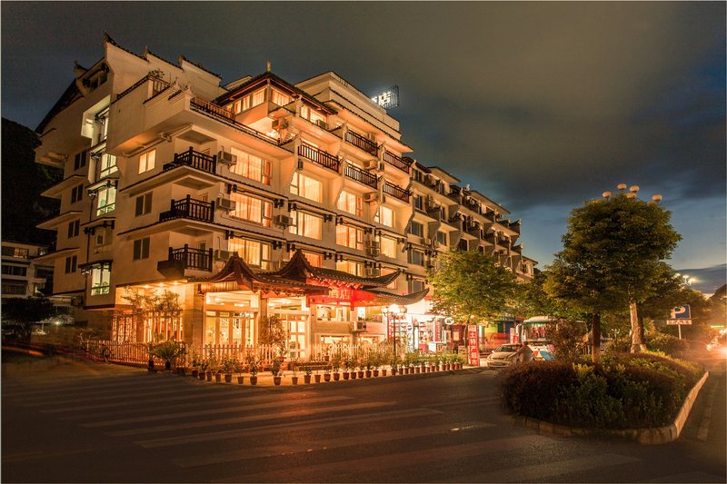 Michael's Inn & Suites Yangshuo Over view