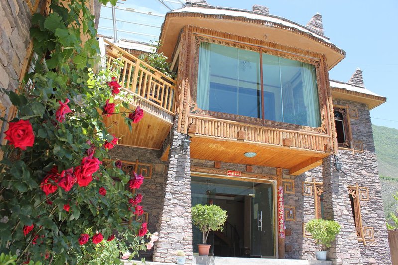 Black cat inn Over view