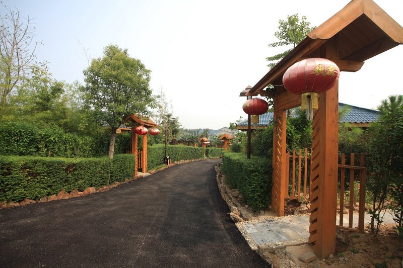 Nanzhao Lotus Hot Spring Hotel Over view