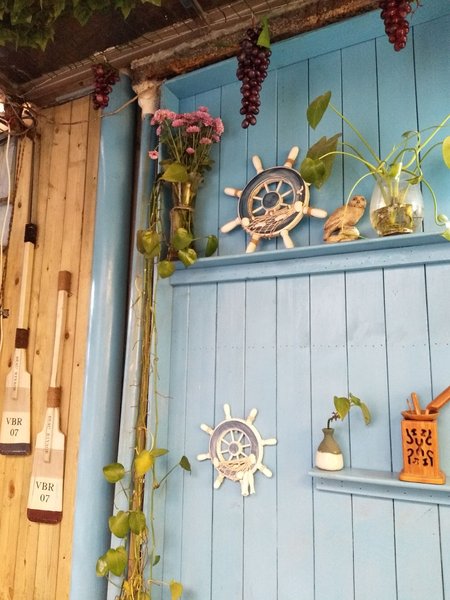 8 mile hotelOver view