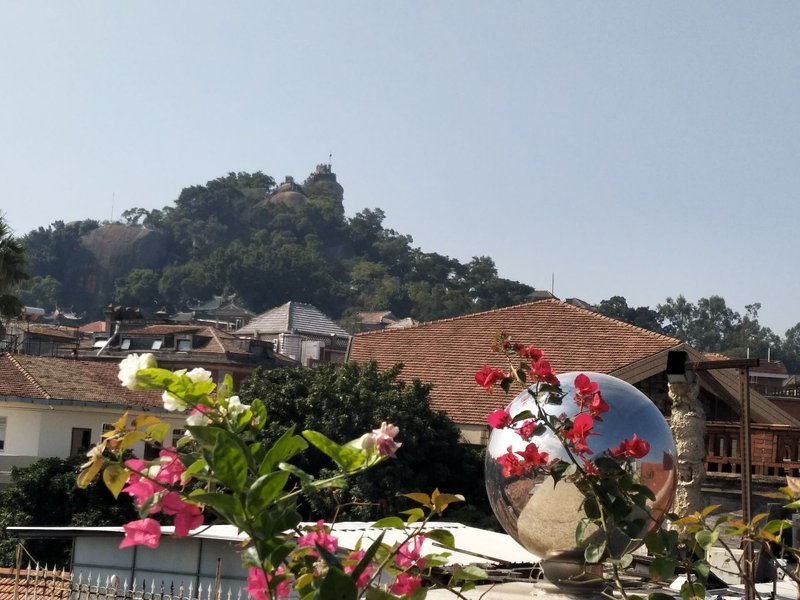 8 mile hotelOver view