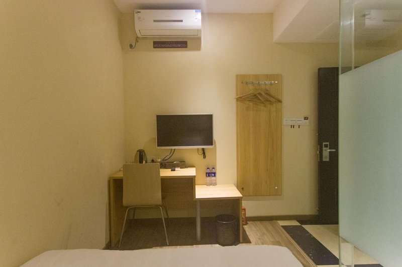 Seven Plus One HotelGuest Room