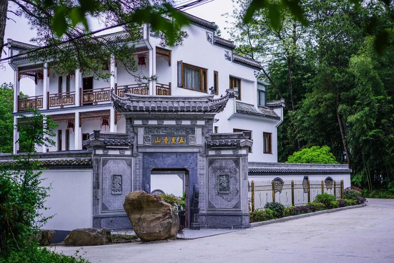 Wuli Xiangshan Inn Over view
