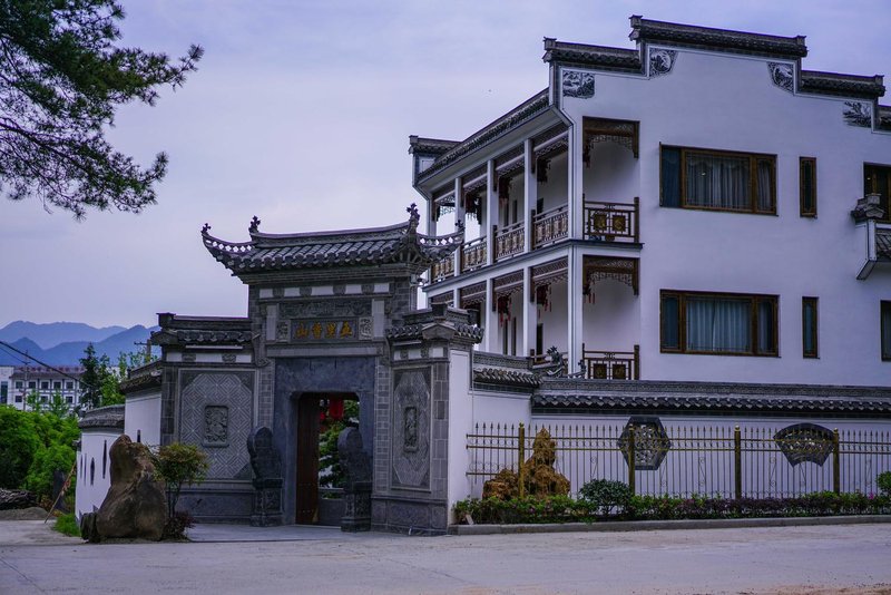Wuli Xiangshan Inn Over view