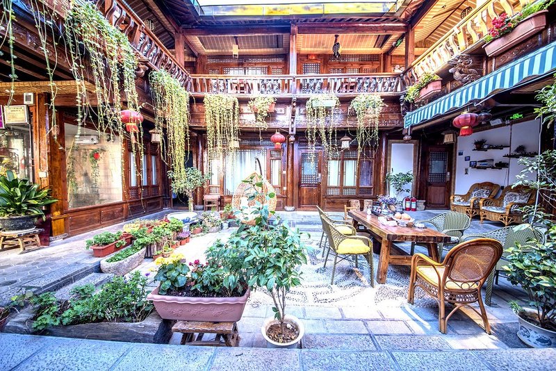 Floral Yunjing Zhinan Inn(Dayan Gucheng dashuiche store)Over view