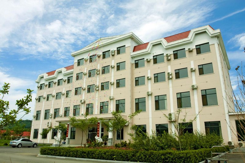 宽甸万年春生态园外景图