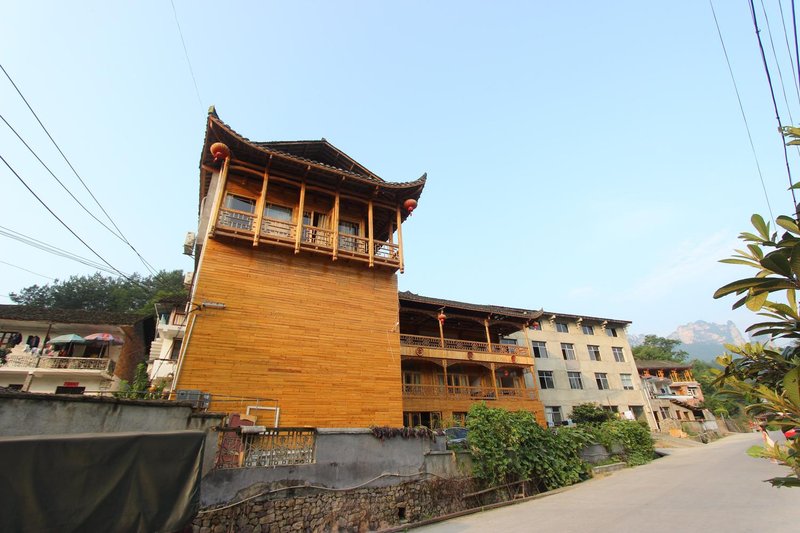 Zhang Jiajie Longquan Inn Over view