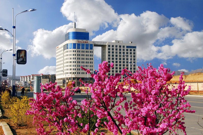 Baishishan Hotel over view