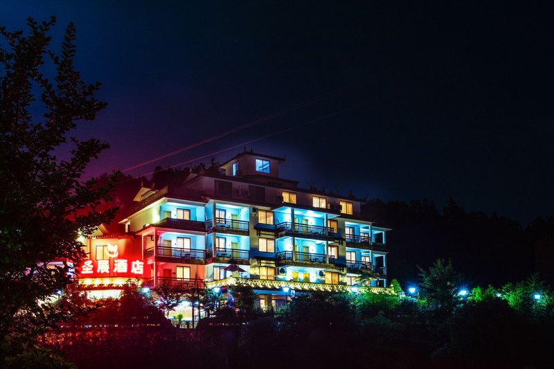 Shengzhan Hotel (Yangshuo Xianggong Mountain) Over view