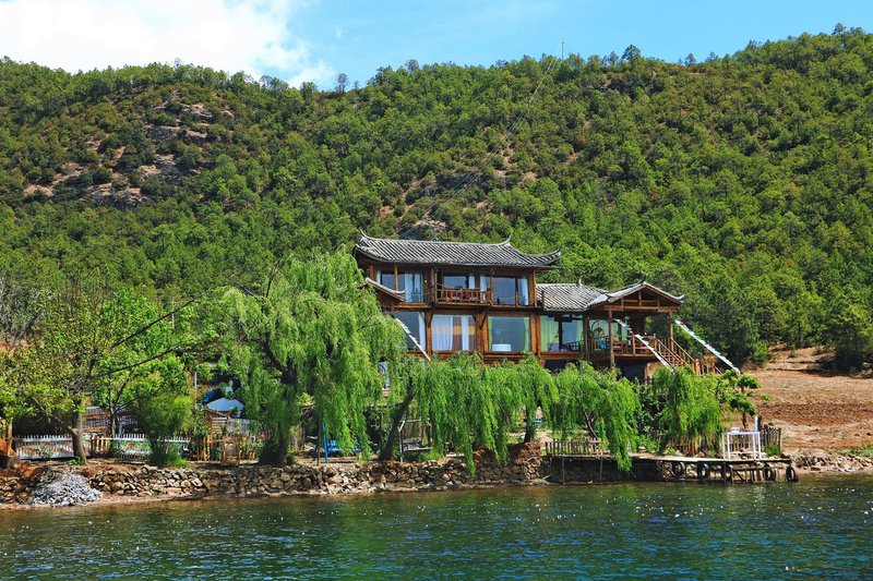 Lugu Lake Yinian Huashe Inn Over view