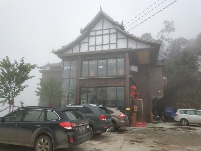 Lalong Yunqi Xiaozhu Inn Over view
