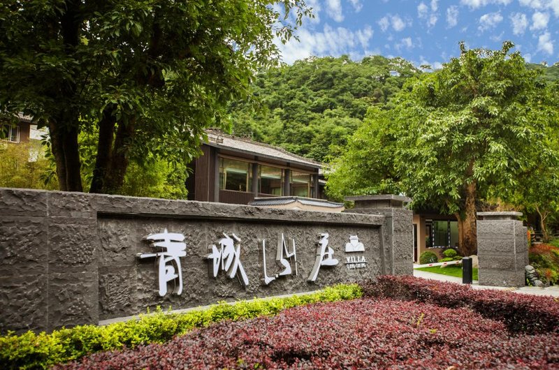 Qingcheng Country Villa over view