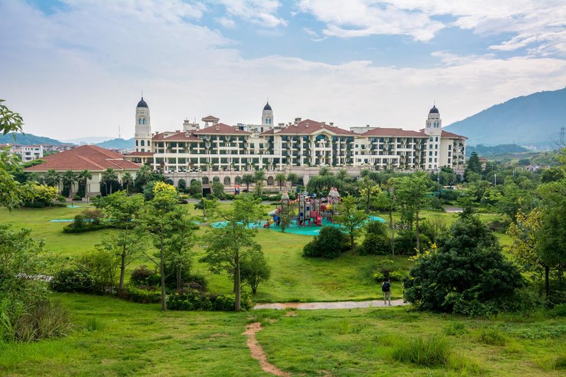 Country Garden Phoenix Hotel Shaoguan Downtown Over view