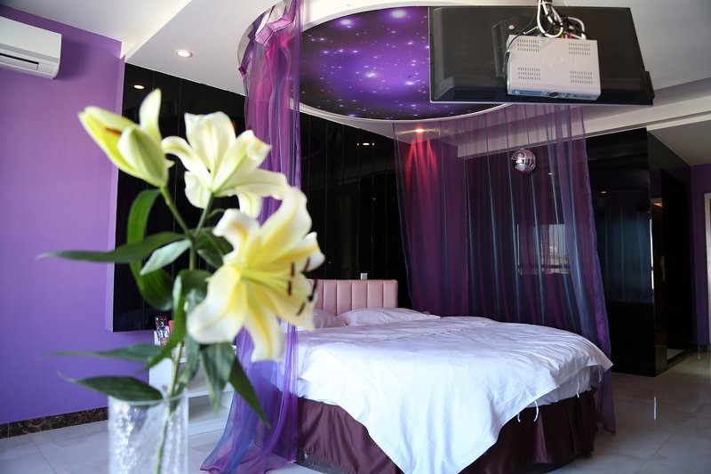 A Suite 8F Theme HotelGuest Room