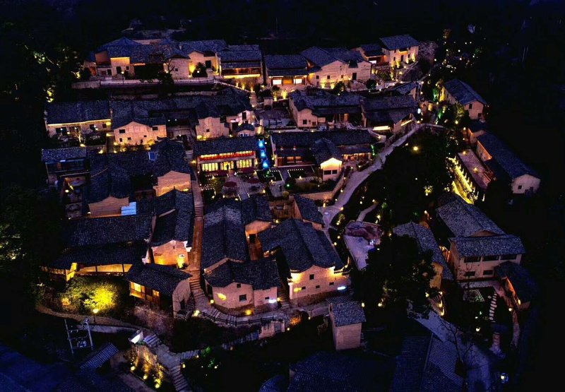 Huanting Xiananshan Original Village HotelOver view