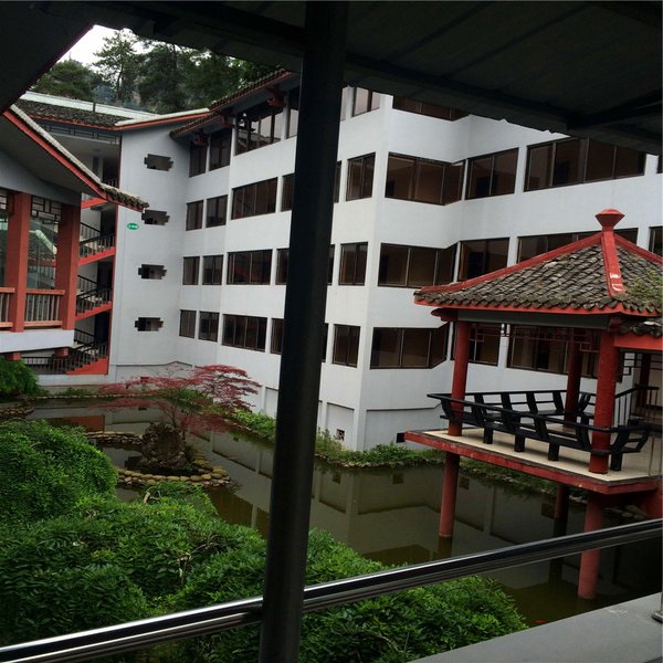 Zhangjiajie Hollyear Inn Over view