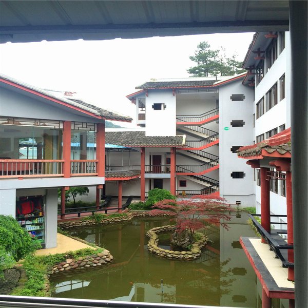 Zhangjiajie Hollyear Inn Over view