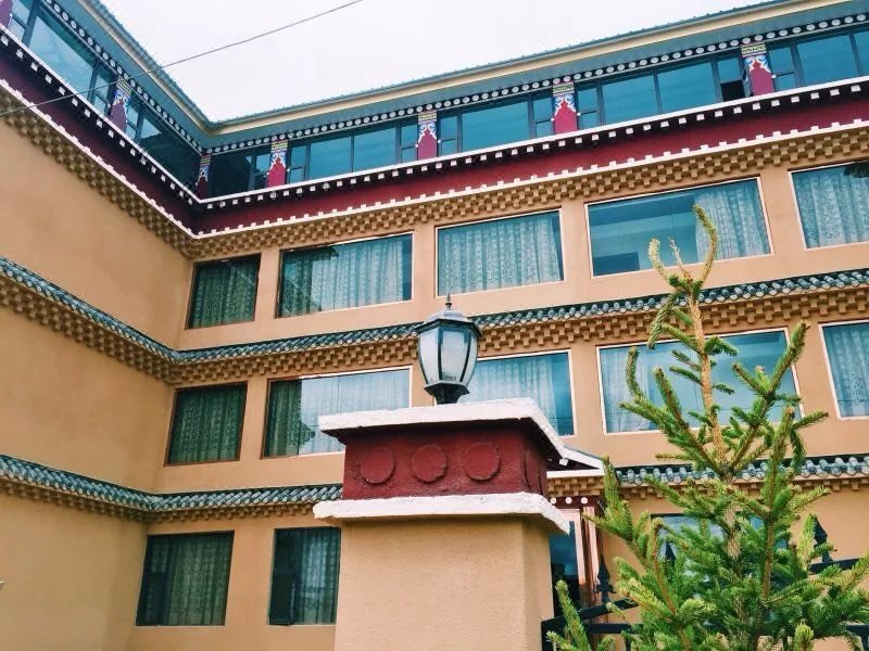 hongyuanhuahaishangwujiudian Over view