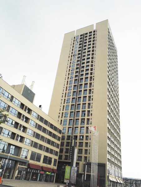 Guangzhou south railway station xin hotel apartment rock station storeOver view