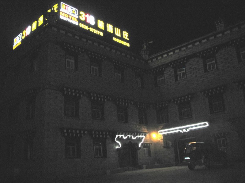 318 Chain Motel (Daocheng Yading Taoyuan Villa) Over view