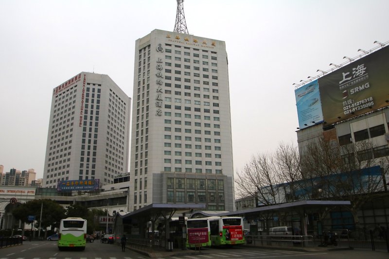 上海铁路大厦外景图