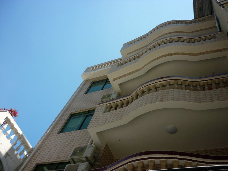 81 Holiday Hotel Sanya Over view