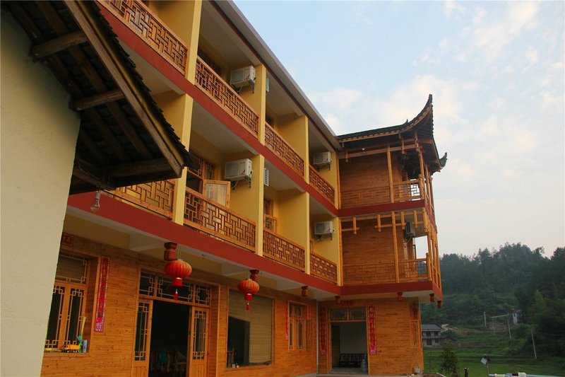 Zhangjiajie holiday inn north latitude 30 degrees Over view