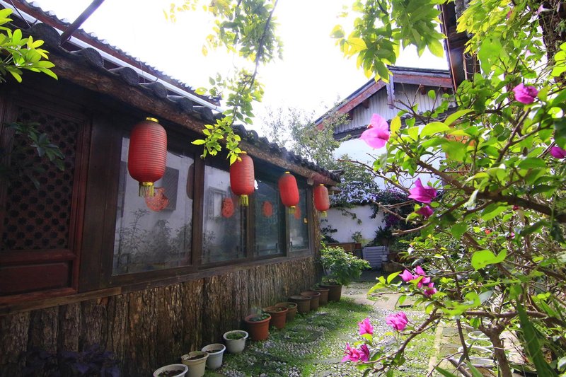 Lijiang Ziteng Inn Over view