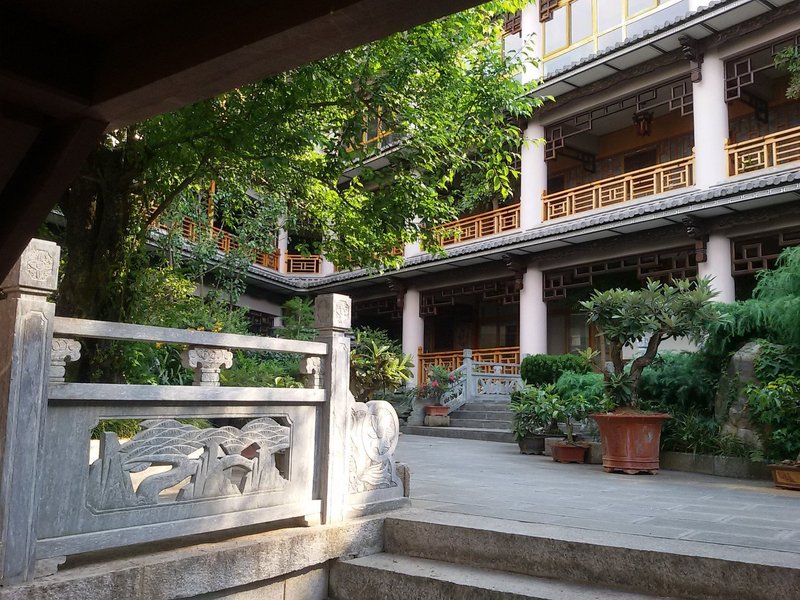 Yiyuan Hotel Over view