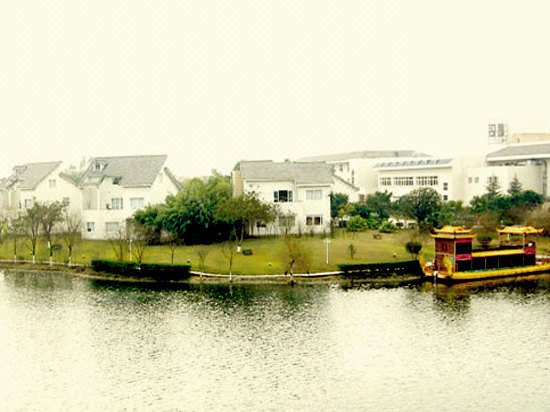 Xinhutian Hotel (Chongqing Longshui Lake) over view