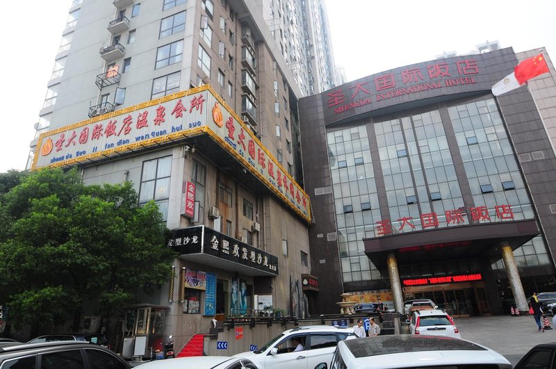 NO.1 space capsule hotelOver view