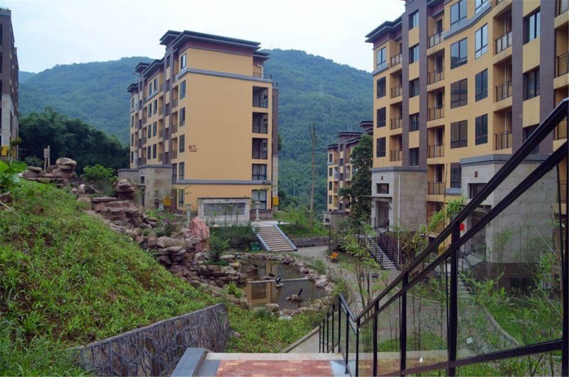 Danxia Valley Holiday Hostel Over view