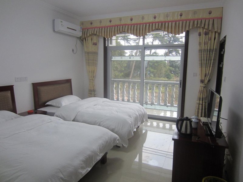 Nanyue Palm Trees Farmhouse Guest Room