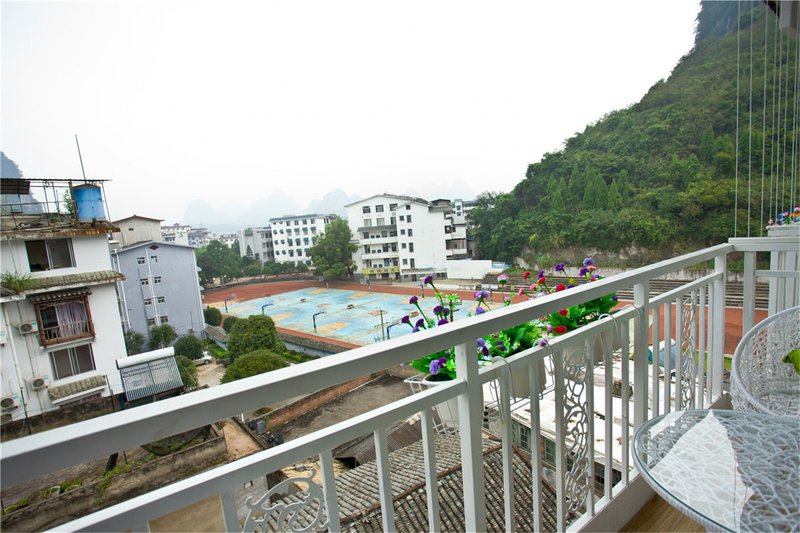 Weiyi Hotel (Yangshuo West Street store) Over view